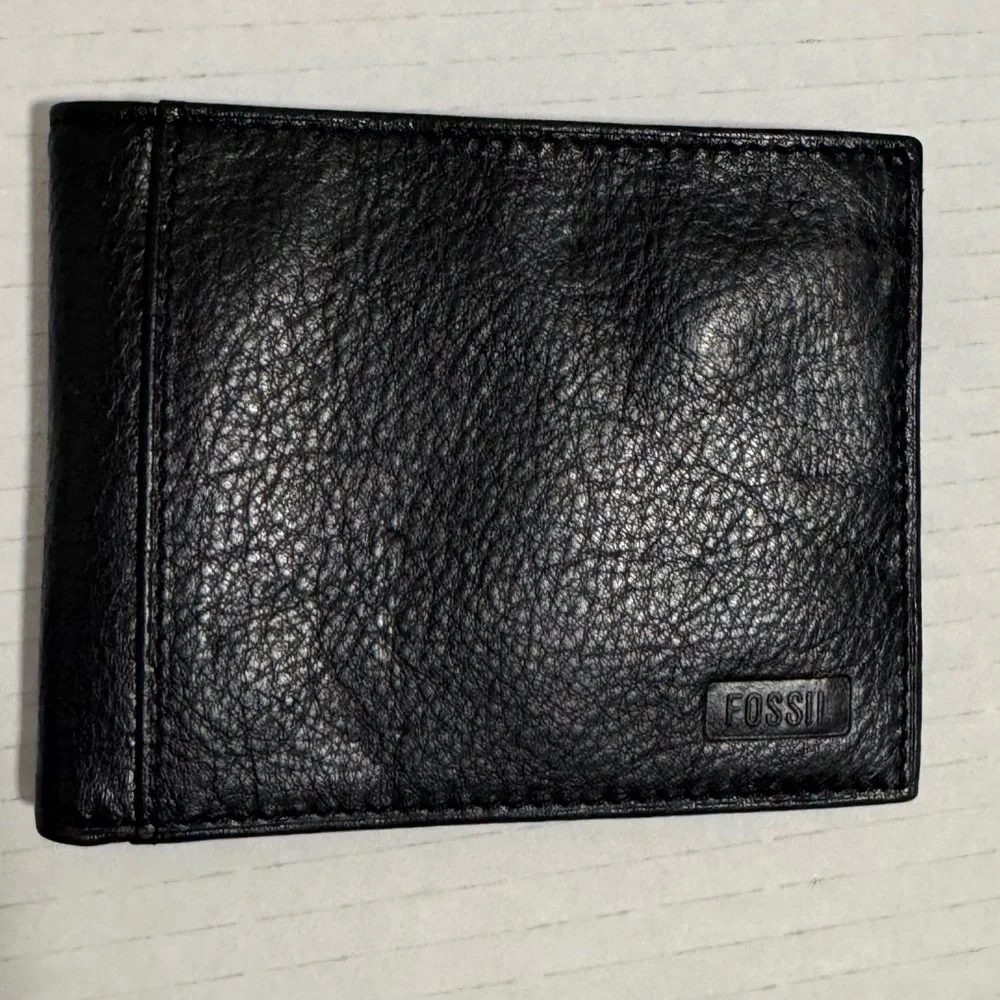 FOSSIL men’s black leather wallet nwt